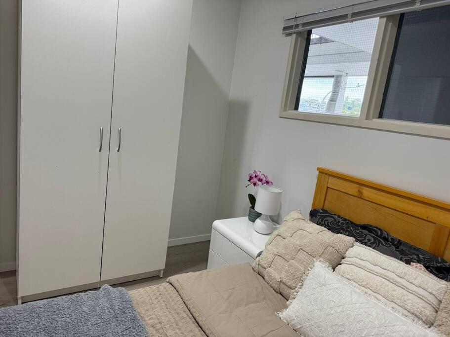Immaculate 3 Bd 2 Bth Apartment -Free Carpark & Pool Окленд Экстерьер фото