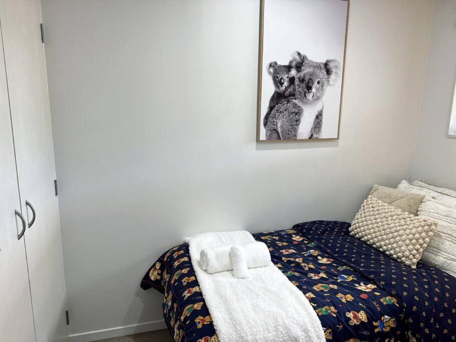 Immaculate 3 Bd 2 Bth Apartment -Free Carpark & Pool Окленд Экстерьер фото